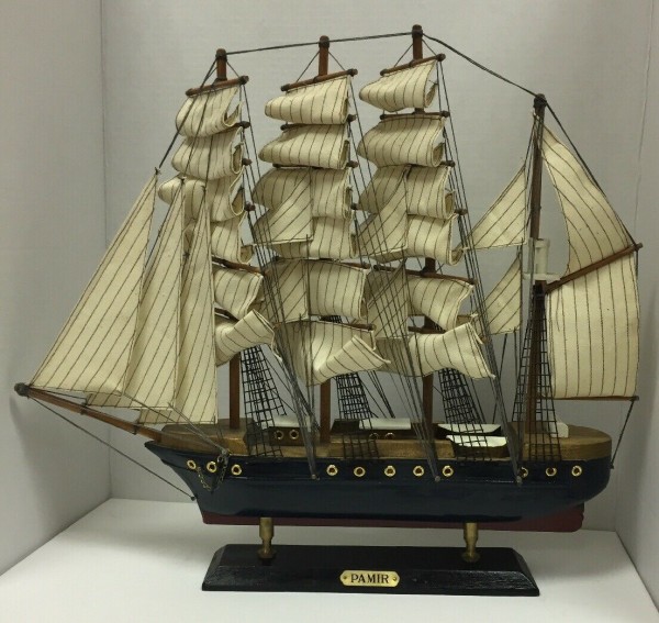 Heritage Mint Tall Ships of the World Collection 17.5 Tall Replica Ship - The Pamir