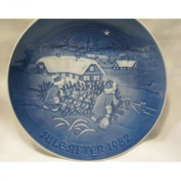 Bing & Grondahl 1982 Jule After "The Christmas Tree" Plate