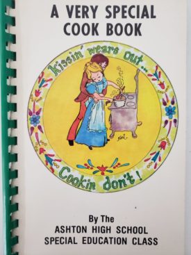 A Very Special Cookbook Ashton High School Special Education Class (Plastic-comb Paperback)