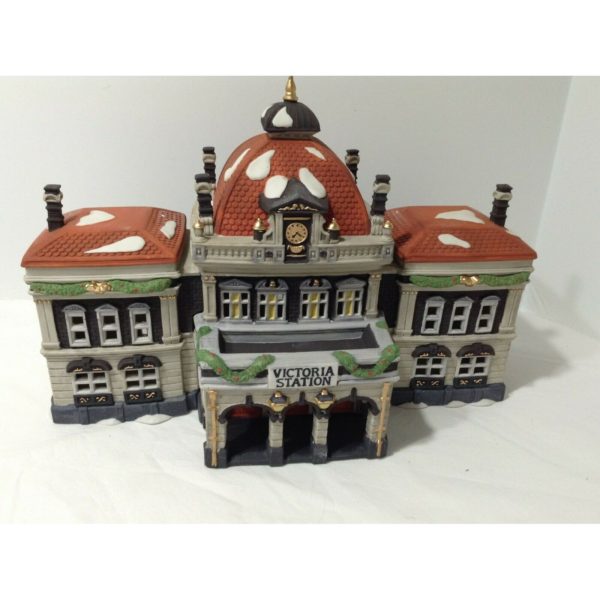 Dept 56 Heritage Dickens Village Lighted House Train Station - Victoria Station 5574-3