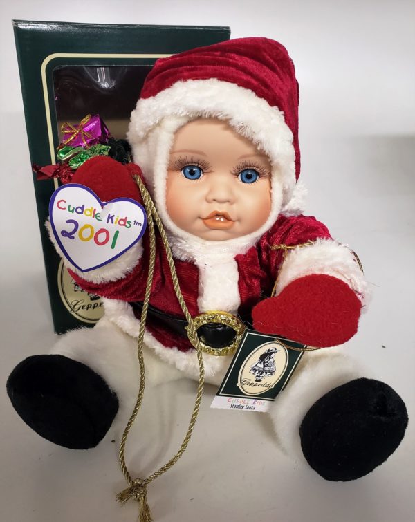 GEPPEDDO 2001 Stanley Santa CUDDLE KIDS Christmas Plush Porcelain Doll 8"