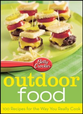 Betty Crocker Outdoor Food: 100 Recipes for the Way You Really Cook (Hardcover)