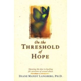 On the Threshold of Hope: Opening the Door to Healing for Survivors of Sexual Abuse (AACC Counseling Library) (Paperback)