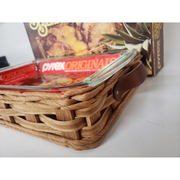 Pyrex Baker in a Basket 3 QT Casserole Dish w/Woven Basket Leather Handles  #2330