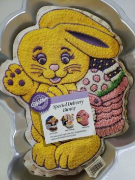 Wilton Special Delivery Bunny & Little League Baseball Cake Pan #2105-9001