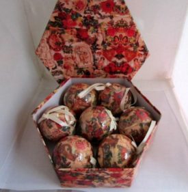 1999 Avon Victorian Romance Collage Decoupage Ball Ornaments In Hexagon Box