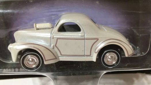 Johnny Lightning American Graffiti 1941 Willys Gasser Coupe Hot Rod Pearl White 1:64 Diecast Collectible