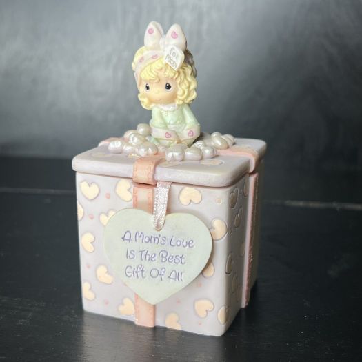 2002 Enesco  Precious Moments A Moms Love is the Best Gift of All Trinket Box 113124